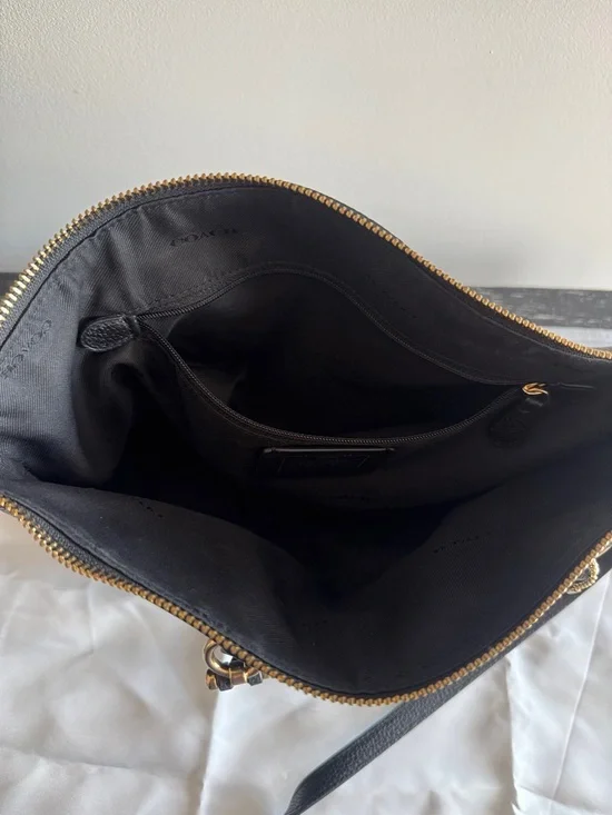 Coach purse with dust bag - Picture 6 of 15